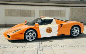 Tohlensto auto je staré ale pěkně rychlé!